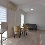 Apartment Anda S Apartmanima I Bazenom Brsec