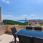 Anda S Apartmanima I Bazenom
