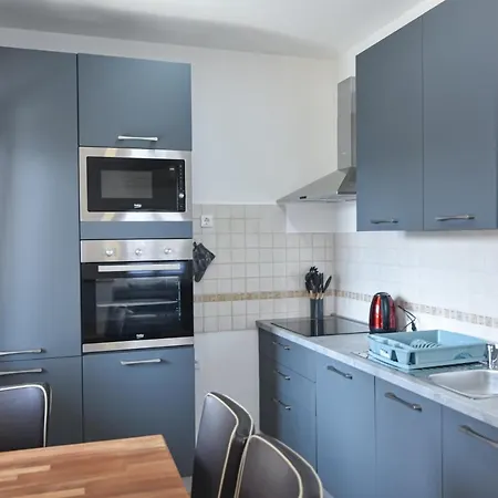 Apartment Anda S Apartmanima I Bazenom