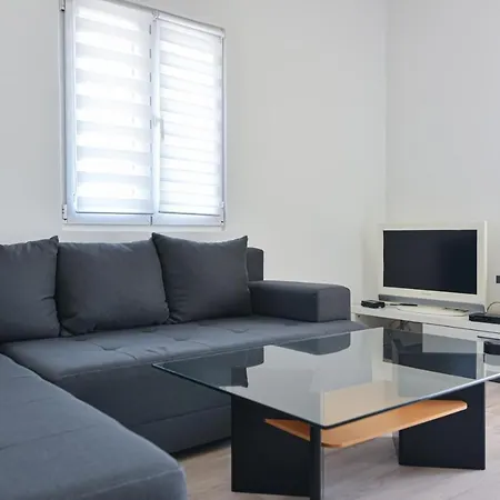 Anda S Apartmanima I Bazenom 아파트 Brseč