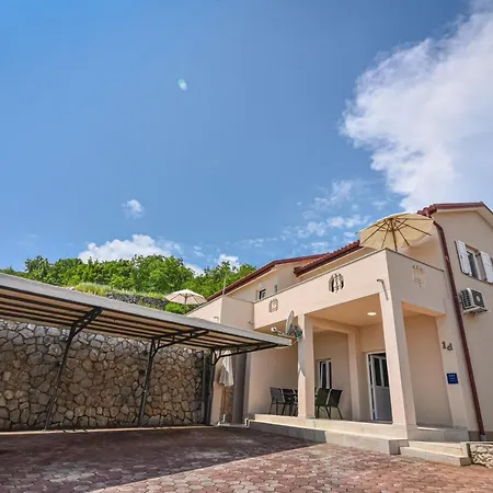 Apartment Anda S Apartmanima I Bazenom