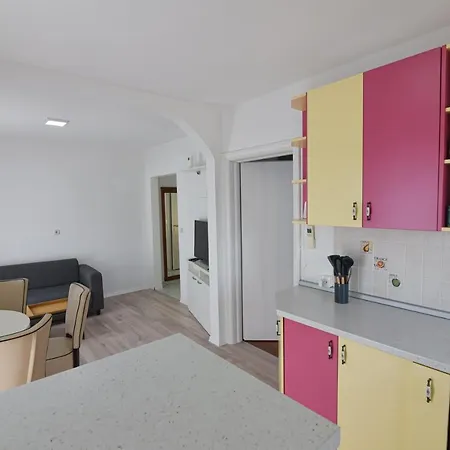 Anda S Apartmanima I Bazenom Brsec