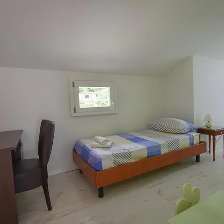 Apartment Anda S Apartmanima I Bazenom Brseč