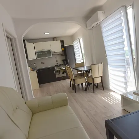 Anda S Apartmanima I Bazenom Apartment *