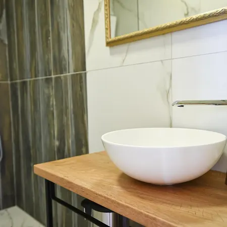 Apartment Anda S Apartmanima I Bazenom Brsec