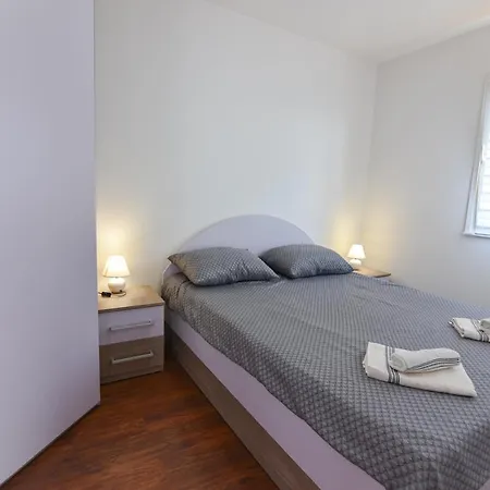 Anda S Apartmanima I Bazenom Apartment *