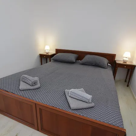 Anda S Apartmanima I Bazenom Apartment Brsec
