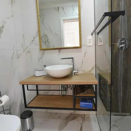 Apartment Anda S Apartmanima I Bazenom Brsec