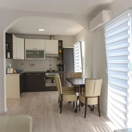 Apartment Anda S Apartmanima I Bazenom Brseč