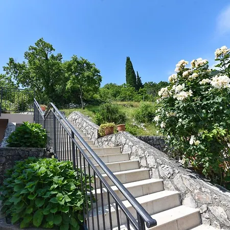 Anda S Apartmanima I Bazenom *