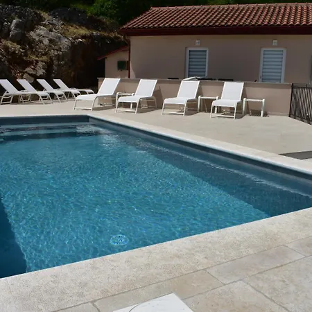 Apartment Anda S Apartmanima I Bazenom *