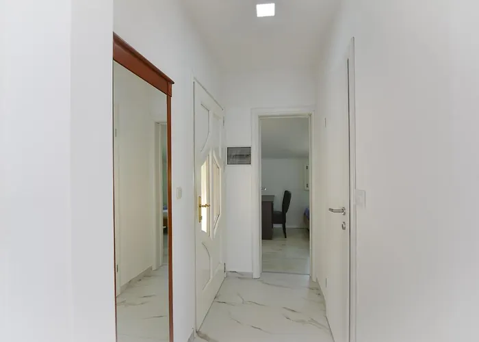 Anda S Apartmanima I Bazenom Appartement *