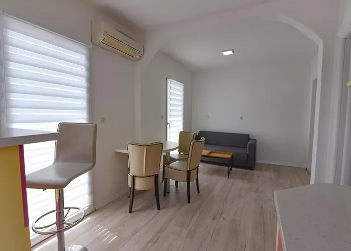 Appartement Anda S Apartmanima I Bazenom Brseč