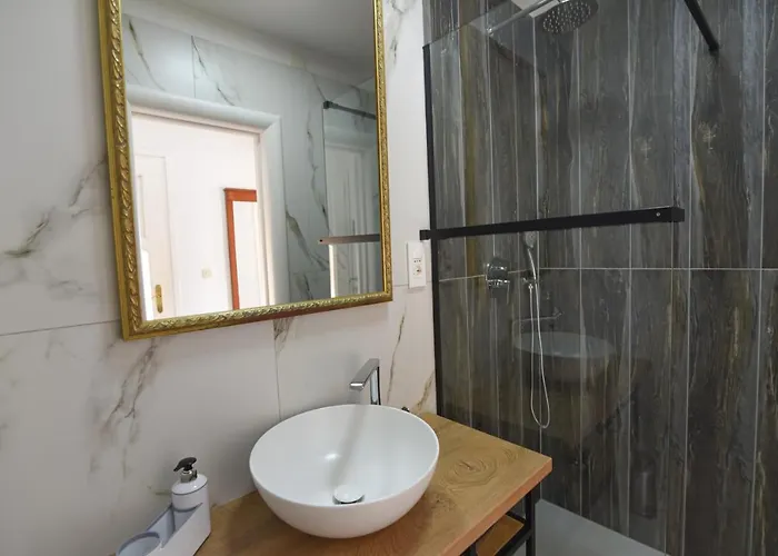 Appartement Anda S Apartmanima I Bazenom Brseč