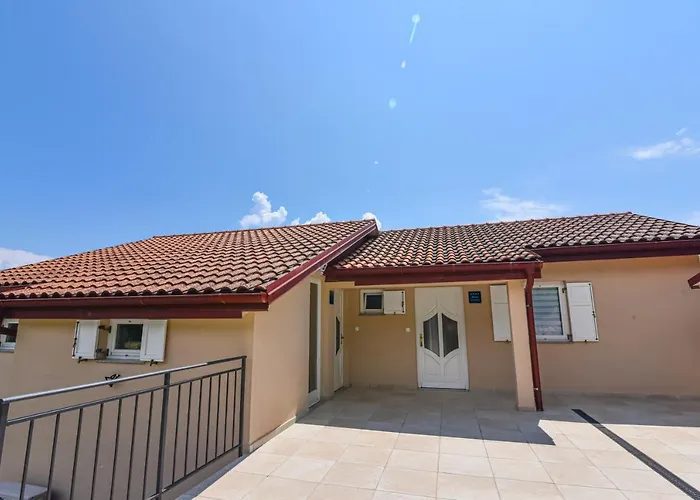 Anda S Apartmanima I Bazenom Appartement Brseč