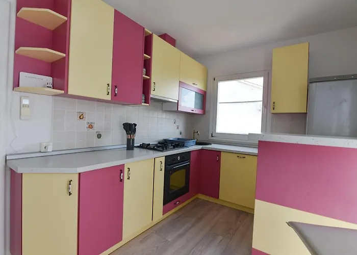 Anda S Apartmanima I Bazenom Brseč