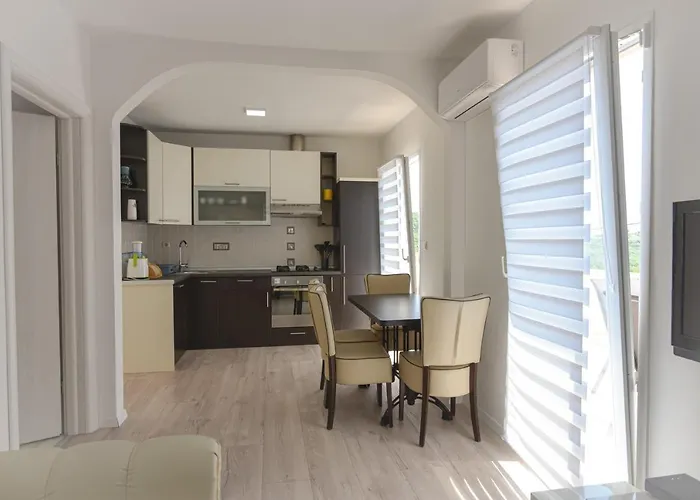 Appartement Anda S Apartmanima I Bazenom Brseč