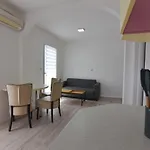 Anda S Apartmanima I Bazenom Apartman Brsec