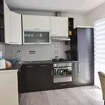 Anda S Apartmanima I Bazenom
