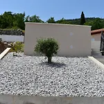 Anda S Apartmanima I Bazenom * Brsec