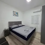 Anda S Apartmanima I Bazenom * Brsec