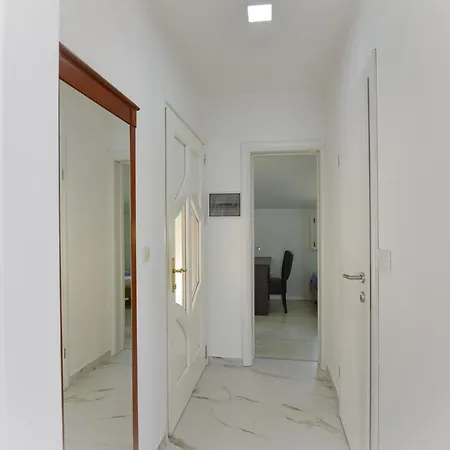 Anda S Apartmanima I Bazenom Appartamento *