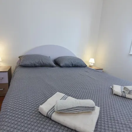 Anda S Apartmanima I Bazenom Appartamento *