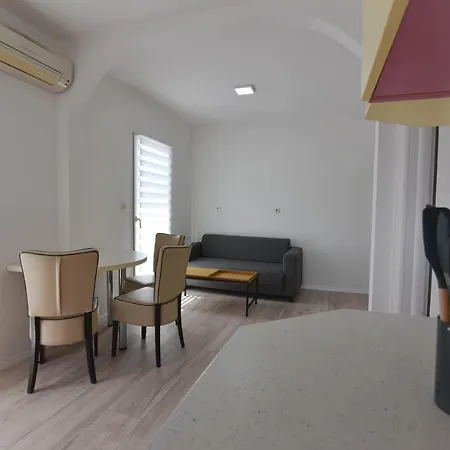 Anda S Apartmanima I Bazenom Appartamento Brseč