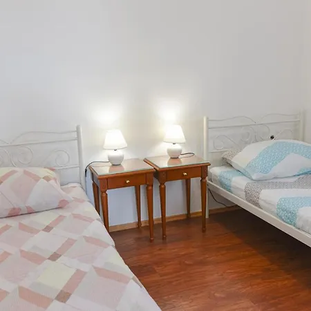 Anda S Apartmanima I Bazenom Appartamento *