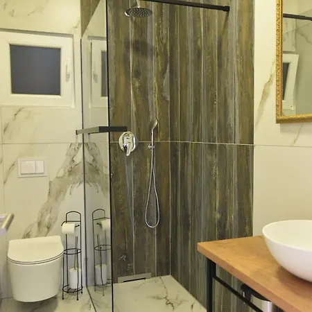 Lejlighed Anda S Apartmanima I Bazenom *