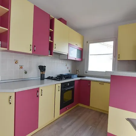 Anda S Apartmanima I Bazenom Brseč