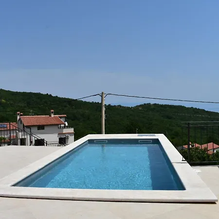 Anda S Apartmanima I Bazenom Brseč