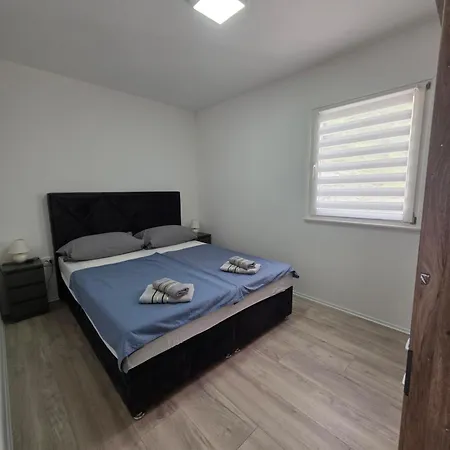 Anda S Apartmanima I Bazenom Appartamento