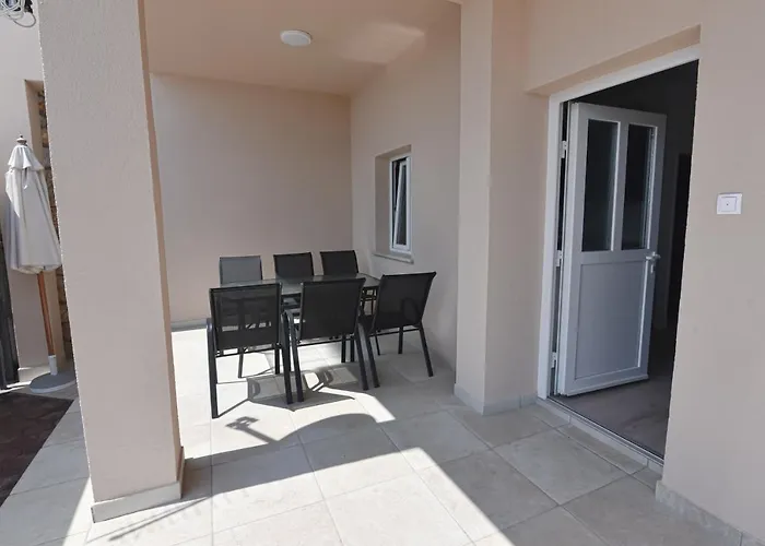 Anda S Apartmanima I Bazenom Daire