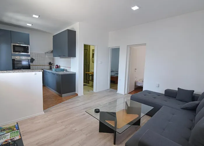Daire Anda S Apartmanima I Bazenom Brseč