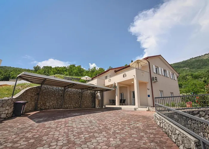 Anda S Apartmanima I Bazenom Daire