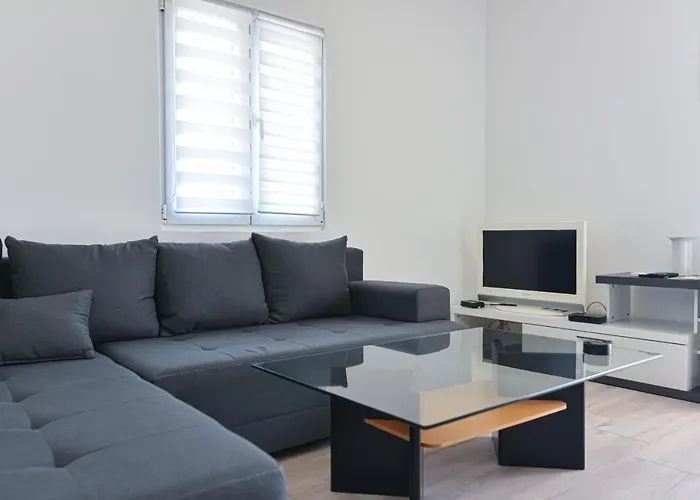 Anda S Apartmanima I Bazenom Daire Brseč
