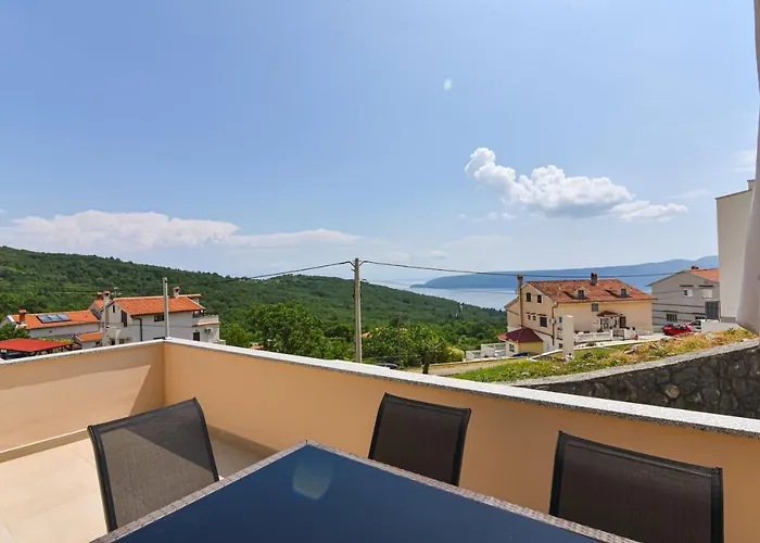 Anda S Apartmanima I Bazenom * Brseč