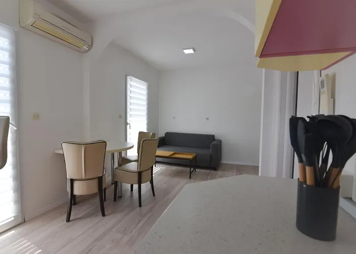 Anda S Apartmanima I Bazenom Daire Brseč
