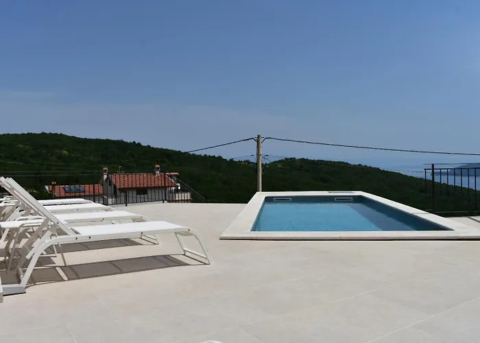 Anda S Apartmanima I Bazenom Daire Brseč