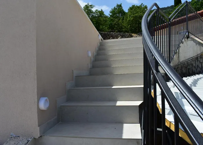 Daire Anda S Apartmanima I Bazenom Brseč