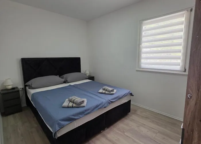 Anda S Apartmanima I Bazenom Daire